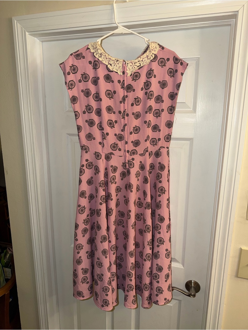 Hell Bunny Vixen Pink Fit-and-Flare Dress with Cream Lace Collar M - Picture 3 of 4